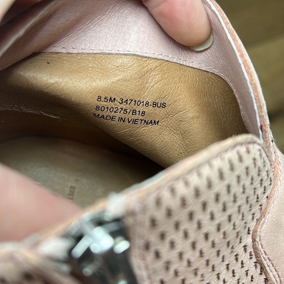 Frye Jennifer Blush Pink Perforated Booties Size 8.5 - Picture 7 of 10